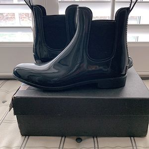 Jcrew size 10 Chelsea rain boot in glossy black. Never worn